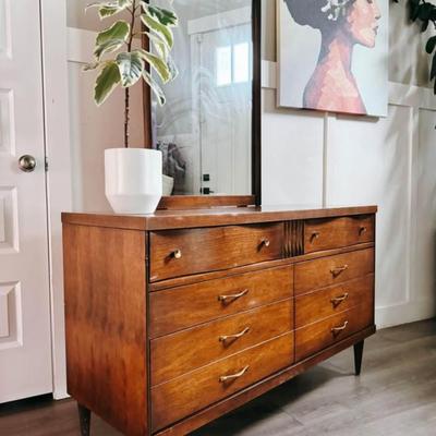 Vintage Mid Century 6-Drawer Lowboy Walnut Dresser Credenza w/Fluted Facade, Bow Front Top Drawers, Brass Hardware, Tapered Legs &...