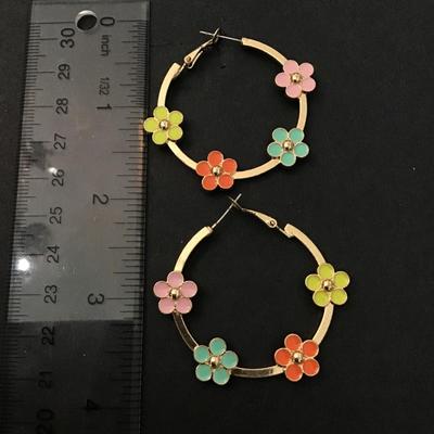Cute Gold tone flower hoop earrings