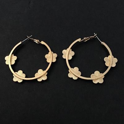 Cute Gold tone flower hoop earrings