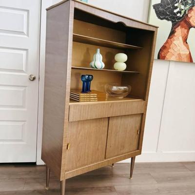 Vintage Mid Century 3-Tier Bar Unit Shelf Etagere w/Sliding Pocket Doors w/Brass Hardware & Tapered Legs