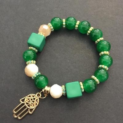 Cute green glass bead stretch bracelet