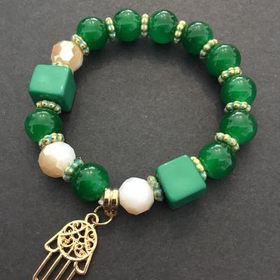 Cute green glass bead stretch bracelet