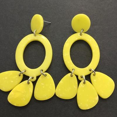 Pretty sunshine sparkly, yellow acrylic, dangle earrings