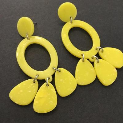 Pretty sunshine sparkly, yellow acrylic, dangle earrings