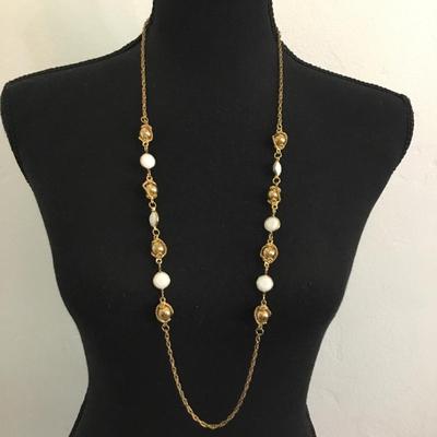 Pretty vintage Korea, gold toned necklace