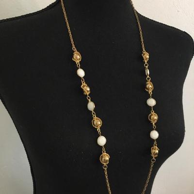 Pretty vintage Korea, gold toned necklace