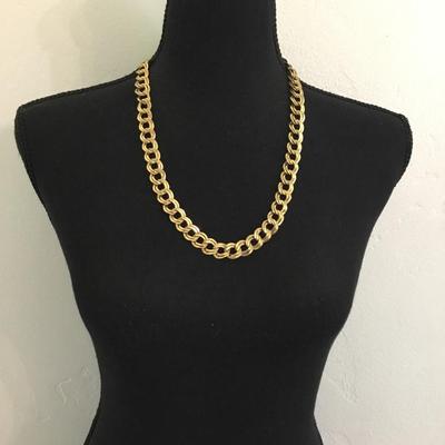 Very nice vintage thick, chunky chain, goldtone necklace