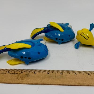 Disney Fish windup toy Lot - Two "Dory" Fish, 1 "Flounder" Fish Finding Nemo Little Mermaid
