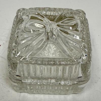 Glass trinket box with lid