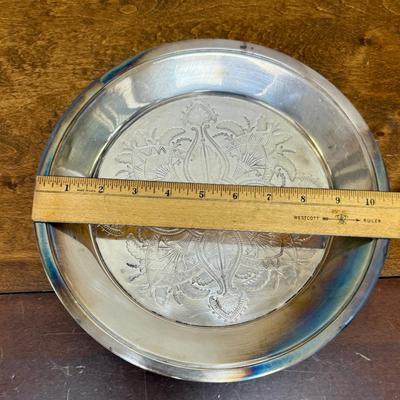 Meriden Silverplate Co. 10.5" Quadruple Silverplate Round Tray