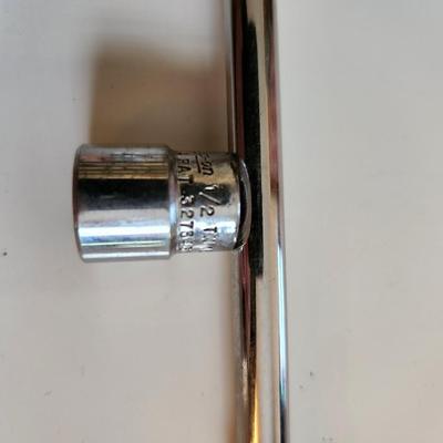 Snap-On Ratchet with 2 Sockets