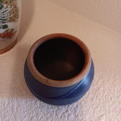 EDELSTEIN ECHT COBALT BOWL, SMALL CLAY POT AND A SATSUMA VASE