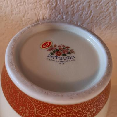 EDELSTEIN ECHT COBALT BOWL, SMALL CLAY POT AND A SATSUMA VASE