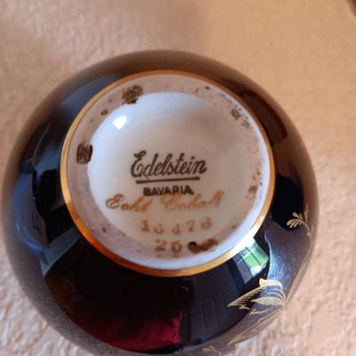 EDELSTEIN ECHT COBALT BOWL, SMALL CLAY POT AND A SATSUMA VASE