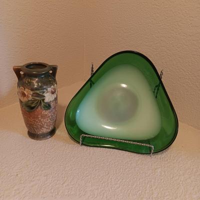 1920's ROSEVILLE DAHLROSE VASE AND AN ART GLASS BOWL