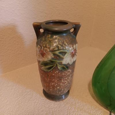 1920's ROSEVILLE DAHLROSE VASE AND AN ART GLASS BOWL