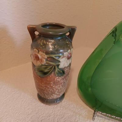 1920's ROSEVILLE DAHLROSE VASE AND AN ART GLASS BOWL