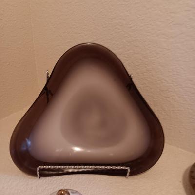 PURPLE ART GLASS BOWL, SMALL BRASS BOWL AND A GINGER JAR WITH A PEACOCK