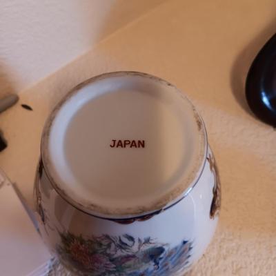 PURPLE ART GLASS BOWL, SMALL BRASS BOWL AND A GINGER JAR WITH A PEACOCK
