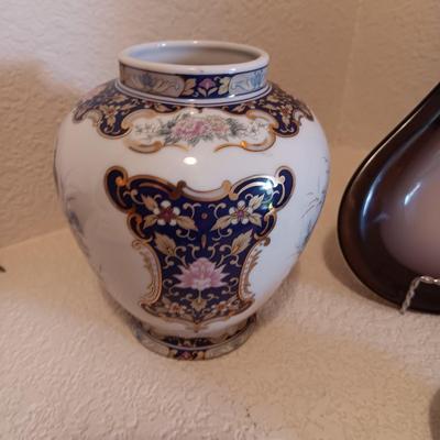 PURPLE ART GLASS BOWL, SMALL BRASS BOWL AND A GINGER JAR WITH A PEACOCK
