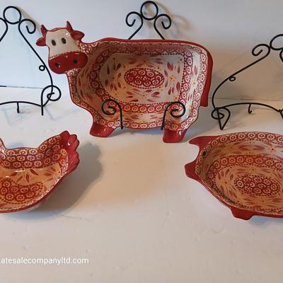 Temp-tations Old World Red Animal Baker Trio – Cow, Pig & Chicken with Stands