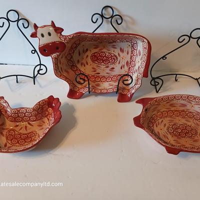 Temp-tations Old World Red Animal Baker Trio – Cow, Pig & Chicken with Stands