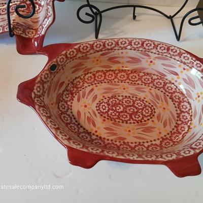 Temp-tations Old World Red Animal Baker Trio – Cow, Pig & Chicken with Stands