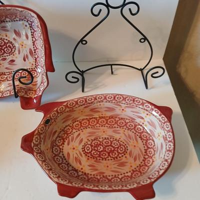 Temp-tations Old World Red Animal Baker Trio – Cow, Pig & Chicken with Stands