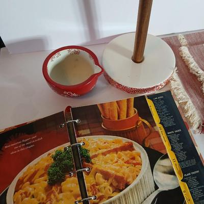Farmhouse Kitchen Decor Lot – Pioneer Woman Paper Towel Holder, Mortar & Pestle, Better Homes Cookbook + Table Linens