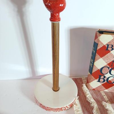 Farmhouse Kitchen Decor Lot – Pioneer Woman Paper Towel Holder, Mortar & Pestle, Better Homes Cookbook + Table Linens