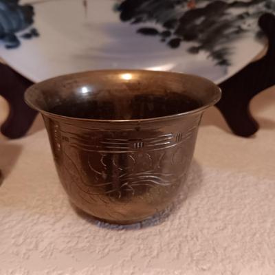 BEAUTIFUL LARGE DECORATIVE PLATE AND BRASS DECOR