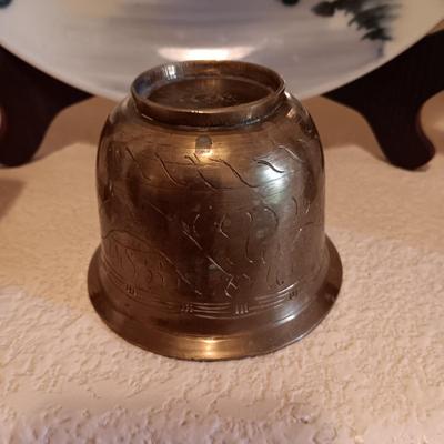 BEAUTIFUL LARGE DECORATIVE PLATE AND BRASS DECOR