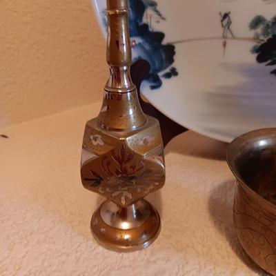 BEAUTIFUL LARGE DECORATIVE PLATE AND BRASS DECOR