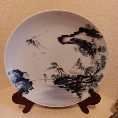 BEAUTIFUL LARGE DECORATIVE PLATE AND BRASS DECOR