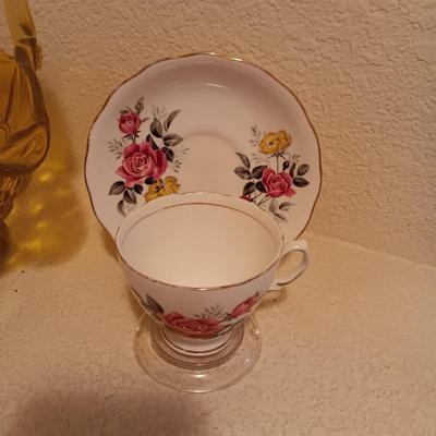 YELLOW GLASS BASKET AND 2 TEA CUPS AND SAUCER SETS