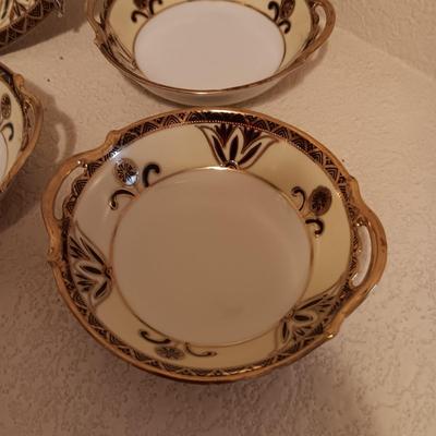 BEAUTIFUL SERVING BOWL AND SINGLE BOWLS