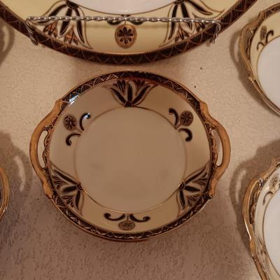 BEAUTIFUL SERVING BOWL AND SINGLE BOWLS