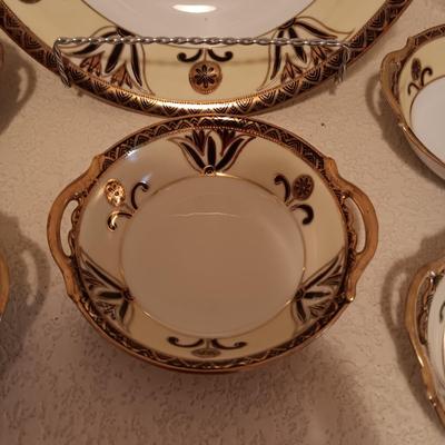 BEAUTIFUL SERVING BOWL AND SINGLE BOWLS