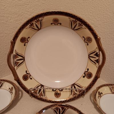 BEAUTIFUL SERVING BOWL AND SINGLE BOWLS