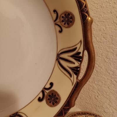 BEAUTIFUL SERVING BOWL AND SINGLE BOWLS