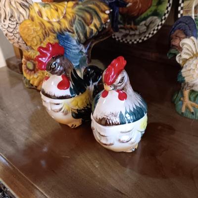 ROOSTER TEAPOT, 2 DECORATIVE PLATES, CREAM AND SUGAR SET AND ROOSTER DECOR