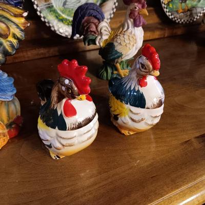 ROOSTER TEAPOT, 2 DECORATIVE PLATES, CREAM AND SUGAR SET AND ROOSTER DECOR