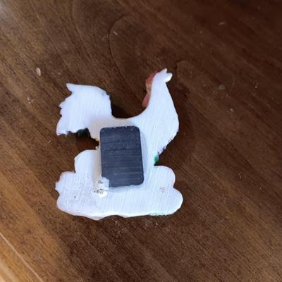 DECORATIVE WOODEN ROOSTERS AND PLATES, SALT/PEPPER SHAKERS, CANDLE HOLDER AND MAGNET