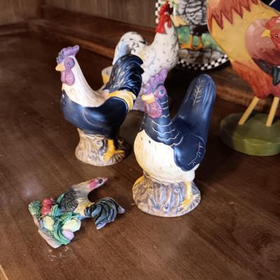 DECORATIVE WOODEN ROOSTERS AND PLATES, SALT/PEPPER SHAKERS, CANDLE HOLDER AND MAGNET