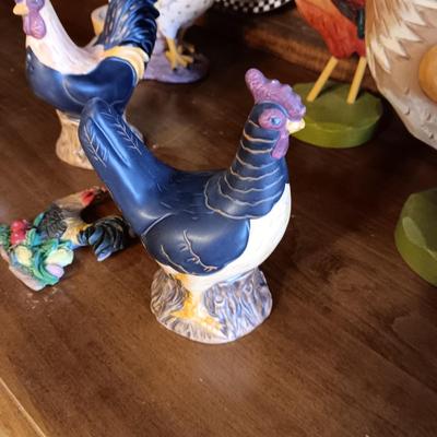 DECORATIVE WOODEN ROOSTERS AND PLATES, SALT/PEPPER SHAKERS, CANDLE HOLDER AND MAGNET