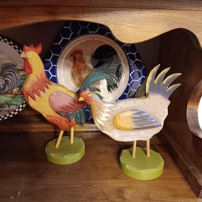 DECORATIVE WOODEN ROOSTERS AND PLATES, SALT/PEPPER SHAKERS, CANDLE HOLDER AND MAGNET