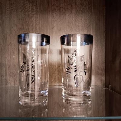 GLASS PITCHER AND DRINKING GLASSES WITH A SILVER BAND