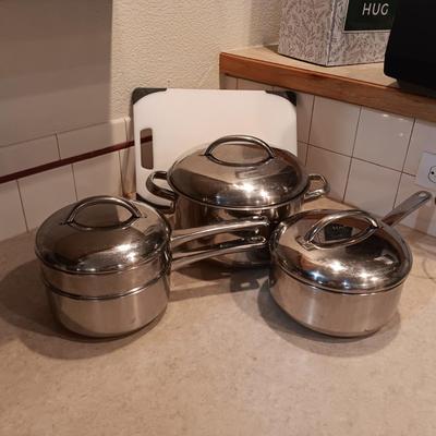 MEYERSTEEL COOKWARE AND CUTTING BOARD