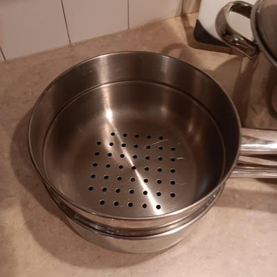 MEYERSTEEL COOKWARE AND CUTTING BOARD