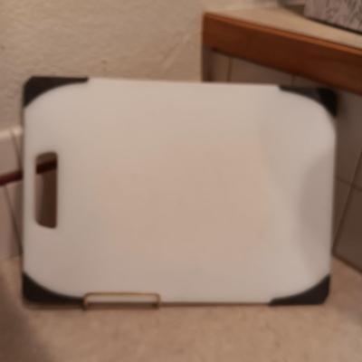 MEYERSTEEL COOKWARE AND CUTTING BOARD